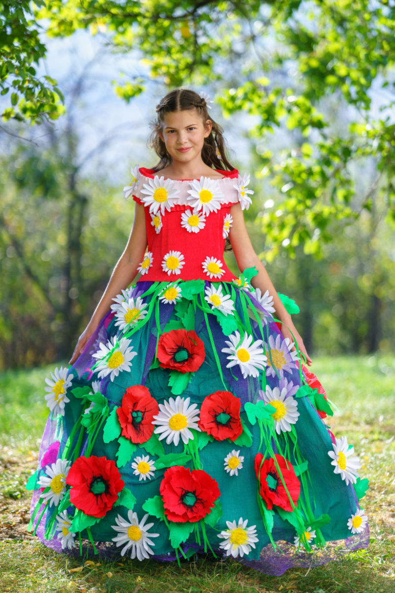 Как сделать красивое платье из бумаги. Легкая поделка для детей своими руками.