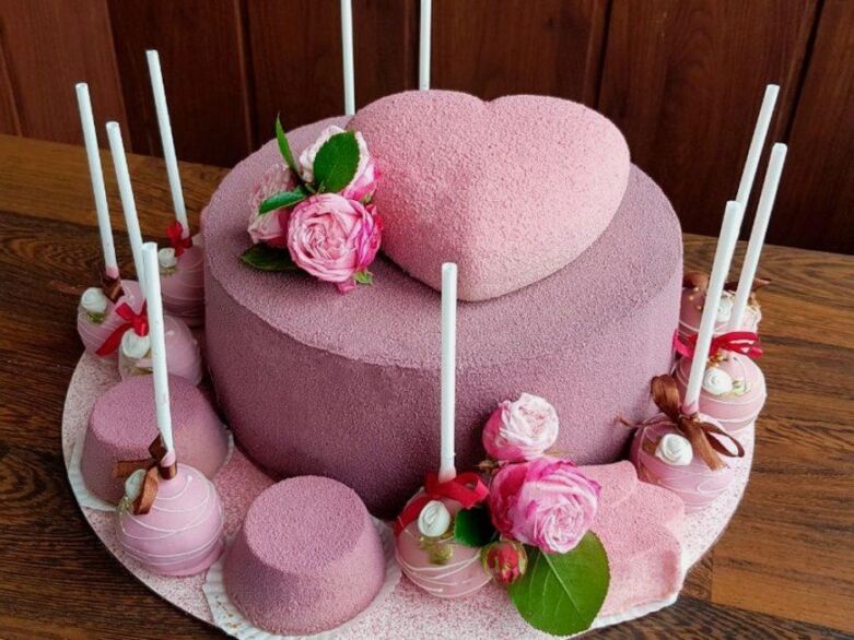 Валентинка из свечей для торта